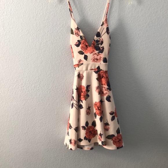 Rue21 Dresses & Skirts - Sun dress, crosses in the back